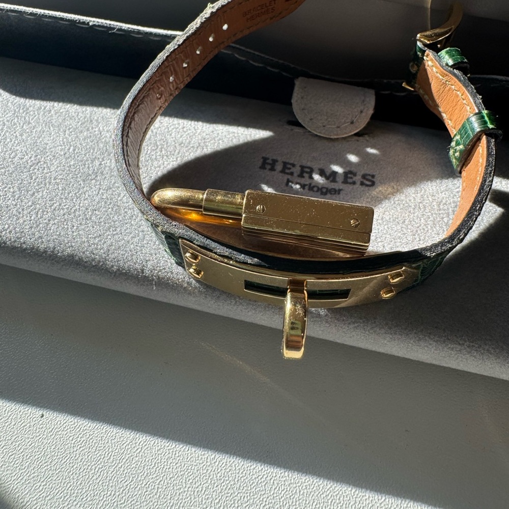 Exquisite Hermès Kelly Watch Bracelet in green Croc leather🐊 - Picture 13 of 16